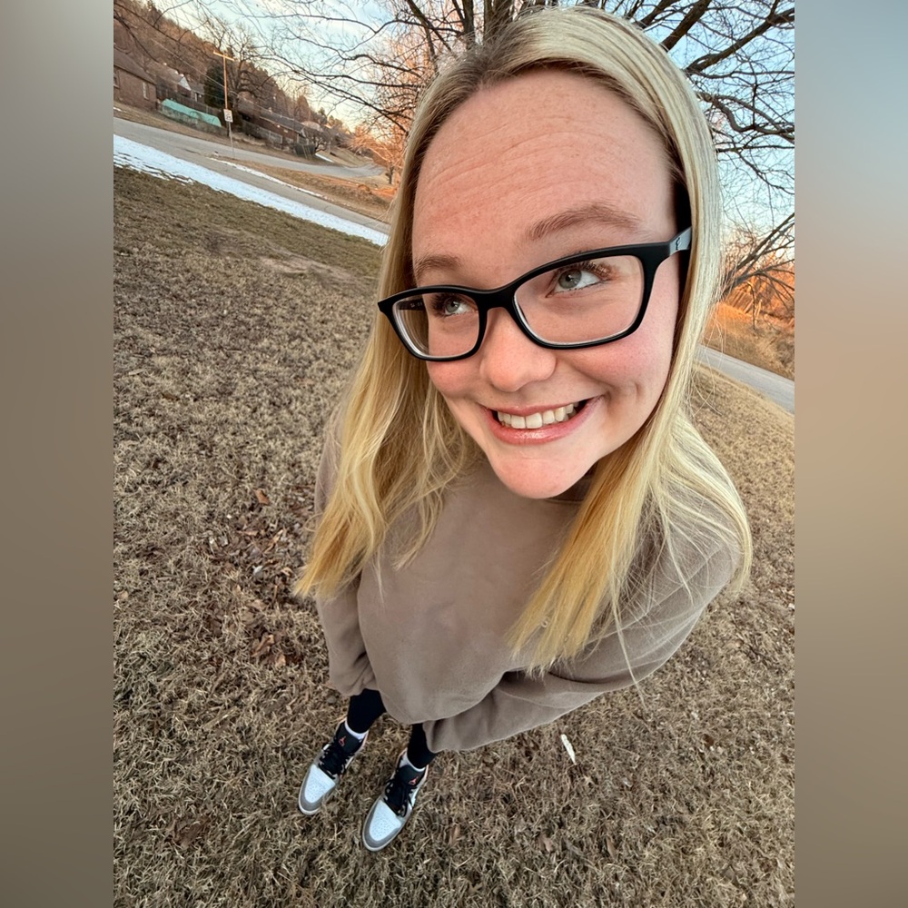 THRIFTEDBYKELBI IS LIVE - SO MANY GIVY’S & FREEBIES - LIKE THIS TO BE NOTIFIED!🤍 - Picture 6 of 16
